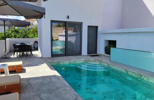 Sisai House | White Boutique Homes - Serenity