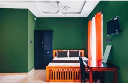 Kakkanad Hotel | White Clouds Inn