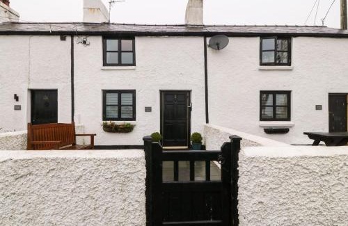 Brynsiencyn House | White Lilac Cottage