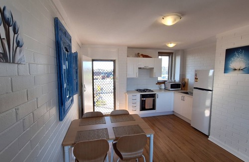 Fremantle Apartment | White Lotus - Freshly Renovated Central Fremantle Apartment With Panoramic Views