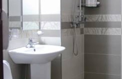 Okpo-dong Hotel | White Motel