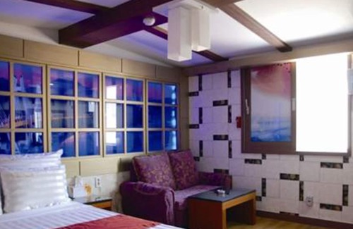 Okpo-dong Hotel | White Motel