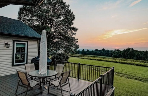 Strasburg House | White Oak Acres is Nestled Beside an Amish Farm.