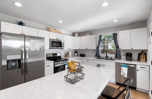 Sloans Valley House | White Oak Cottage - Resort Pool, Boat Slip