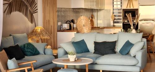 Paea Apartment | White Palm