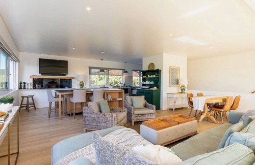 Still Bay House | White Penguin - Charming Holiday Home Near the Beach at Goukou River