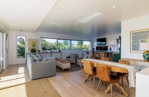 Still Bay House | White Penguin - Charming Holiday Home Near the Beach at Goukou River