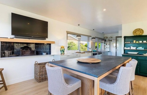 Still Bay House | White Penguin - Charming Holiday Home Near the Beach at Goukou River
