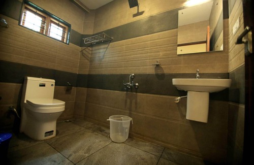 Kumily Hotel | White Portico