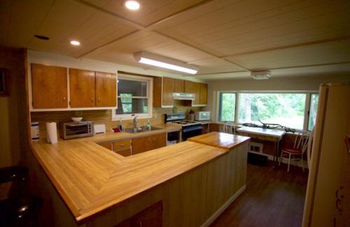 Eureka Springs House | White River Float Trips - Charming country 4Bd 2Ba Full House - Near Beaver Lake & Dam and Eureka Springs - 3 boat ramps within 3 miles