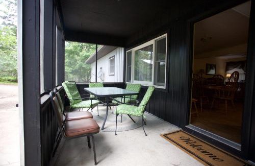 Eureka Springs House | White River Float Trips - Charming country 4Bd 2Ba Full House - Near Beaver Lake & Dam and Eureka Springs - 3 boat ramps within 3 miles