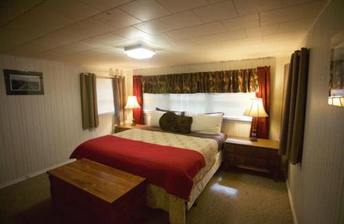 Eureka Springs House | White River Float Trips - Charming country 4Bd 2Ba Full House - Near Beaver Lake & Dam and Eureka Springs - 3 boat ramps within 3 miles