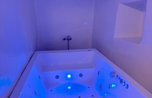 Ios Hotel | White Sand jacuzzi Suite