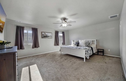 Twin Falls House | "White Tail Castle" NEW! Sleeps 12 comfortably