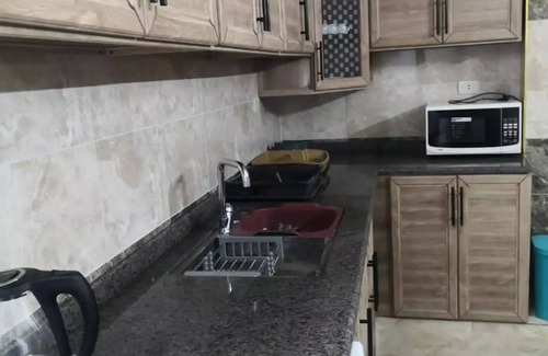 Jerash Apartment | White Tulips
