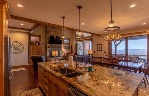 Elk Park House | Whitetail Ridge Lodge at Eagles Nest
