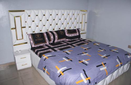 Port Harcourt Apartment | Whitney white 1bedroom shortlet apartment 24hr light Stadium Road N58,000