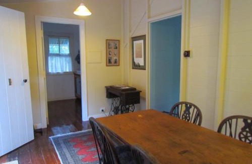 Airlie Beach House | Whitsunday Heritage Cane Cutters Cottage