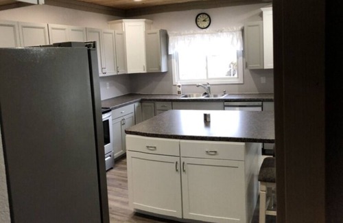 Washington House | Whole house w/full basement 3 bdrms 2.5 baths 5 recliners + air mattress space