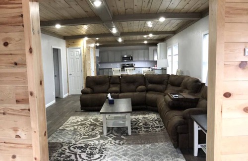 Washington House | Whole house w/full basement 3 bdrms 2.5 baths 5 recliners + air mattress space