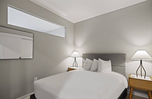 Eisenhower East Apartment | WhyHotel by Placemakr Alexandria