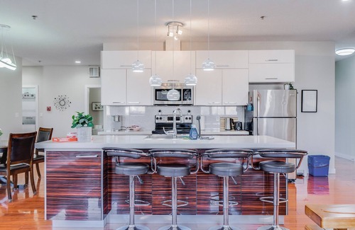 Whyte ave House | Whyte - 3 Bdrm, 3.5 Bthrm Penthouse |near U of A