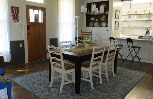 Clinton Other | Wi-Fi avail at this Beautiful 1896 Farmhouse, rural setting. Tranquil location.