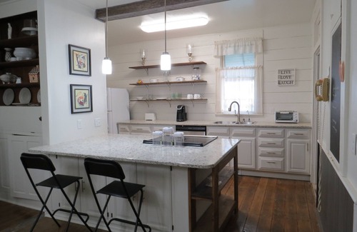 Clinton Other | Wi-Fi avail at this Beautiful 1896 Farmhouse, rural setting. Tranquil location.