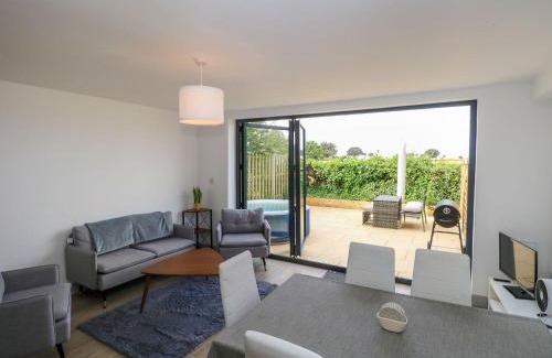 Docking House | Widdington 2 Bernaleen Cottages