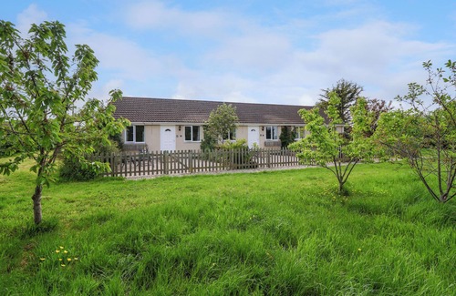 Highbridge Cottage | WIDGEON, pet friendly, with a garden in Highbridge