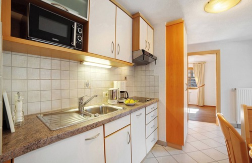 Lagundo Apartment | Wiedmairhof Apartment 'Schwalbennest' with West-facing balcony, Shared Terrace & Garden and Wi-Fi