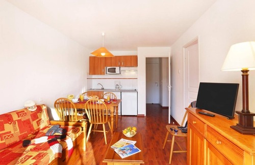 Ax-les-Thermes Apartment | Wifi, 100m from ski slopes, fitness, swimming pool, sauna, ski locker, 37m², Ax-Les-Thermes