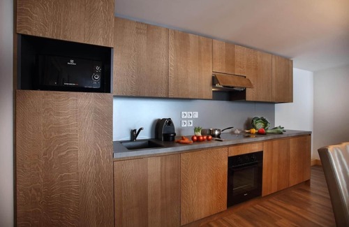 Eclose-Est Apartment | Wifi, 150m from ski slopes, fitness, swimming pool, sauna, hammam, balcony, tv, 63m², Alpe d'Huez