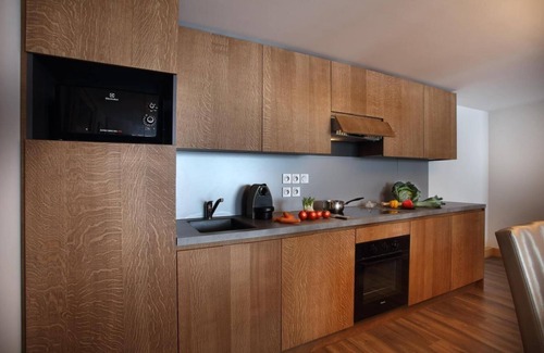 Eclose-Est Apartment | Wifi, 150m from ski slopes, fitness, swimming pool, sauna, hammam, balcony, tv, 125m², Alpe d'Huez