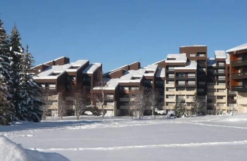 Correncon-en-Vercors Apartment | Wifi, ski-in/ski-out & foot of the slopes, 1st floor, tv, 24m², Villard de Lans