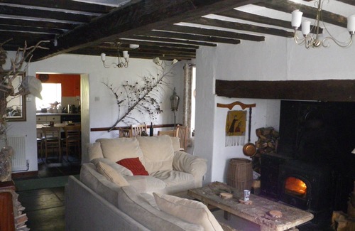 Cwrt Cottage | Wilderness Retreat/Riverside terrace and close to the coast.