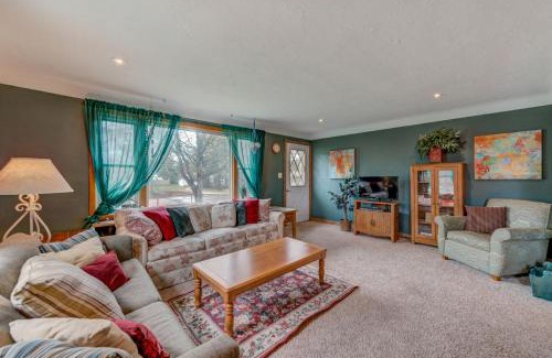 Pepin House | Wildflower Cottage - Cute Home with Yard & Bonfire