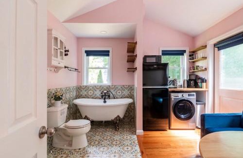 Manomet Hotel | Wildflower Inn