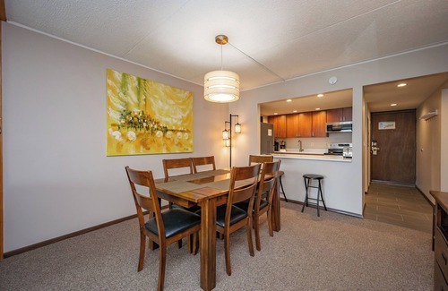 Mountainside Condo | Will O' The Wisp 101B: Lakefront condo, one bedroom, sleeps four!