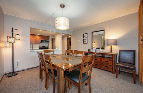 Mountainside Condo | Will O' The Wisp 101B: Lakefront condo, one bedroom, sleeps four!