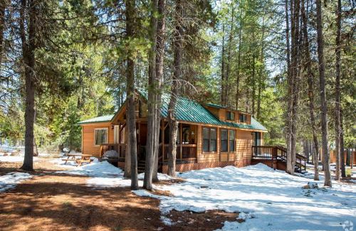 Crescent Ski Chalet | Willamette Pass Inn & Chalets