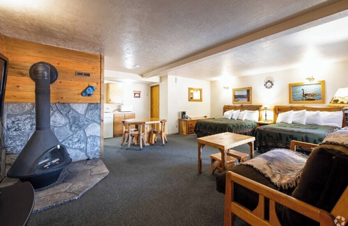 Crescent Hotel | Willamette Pass Inn