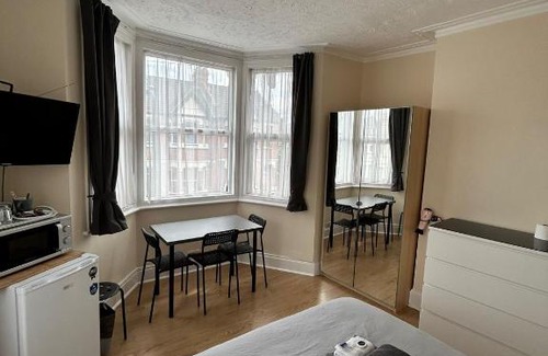 Brent House | WIllesden Lodge Guest House