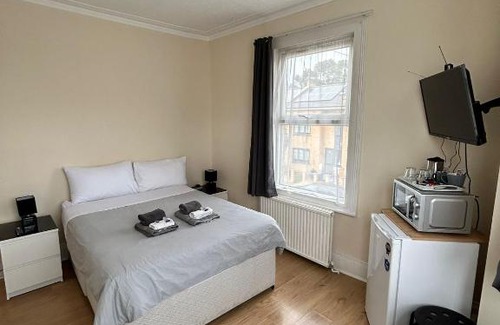 Brent House | WIllesden Lodge Guest House