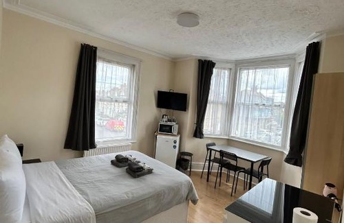 Brent House | WIllesden Lodge Guest House