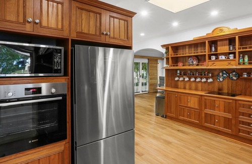 Kewarra Beach House | Willow Garden Stays Cairns - Beachfront Luxury Home