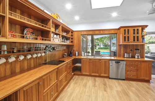 Kewarra Beach House | Willow Garden Stays Cairns - Beachfront Luxury Home