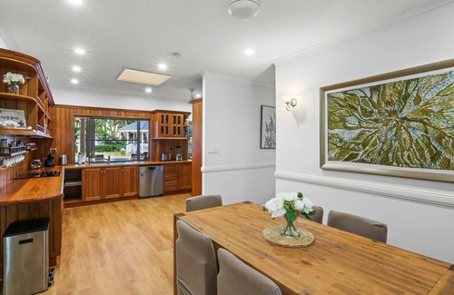 Kewarra Beach House | Willow Garden Stays Cairns - Beachfront Luxury Home
