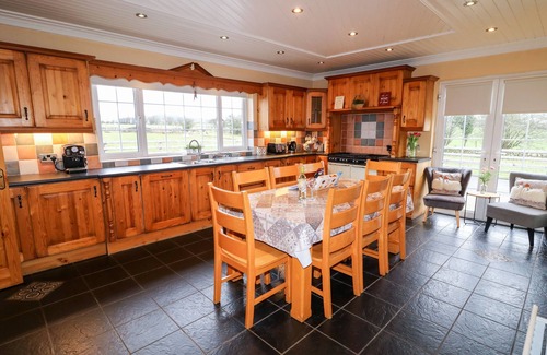 Newry House | WILLOW TREE FARM HOUSE, family friendly in Jonesborough