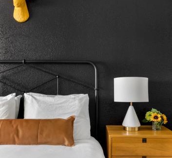 Wimberley Hotel | Wimberley Inn & bar